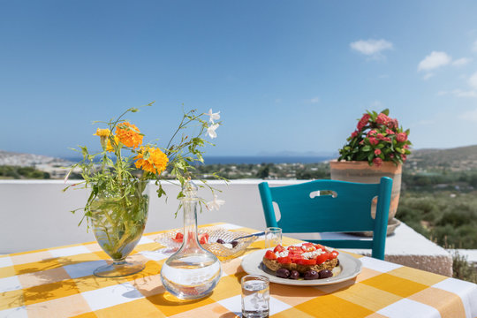 Raki - Tsikoudia with snack