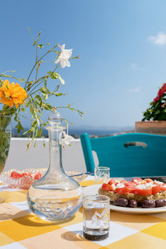 Raki - Tsikoudia with snack