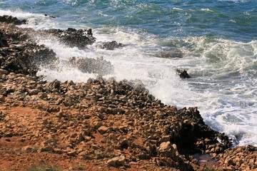 Fototapeta na wymiar waves on the island Vir, Croatia