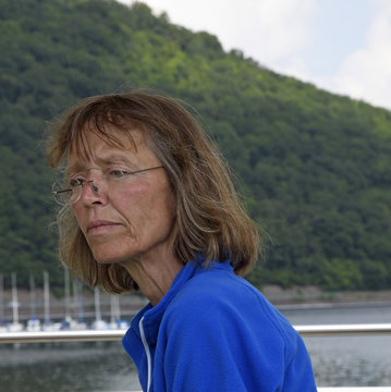 frauenportrait, halbprofil