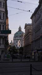Karlskirche in Wien im Abendlicht