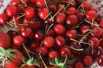 Obraz na płótnie Canvas Strawberries and sweet cherries. Berries close-up on a plate
