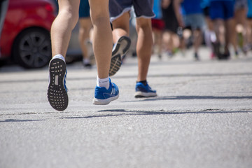 Naklejka premium runnesr feet back race on asphalt action