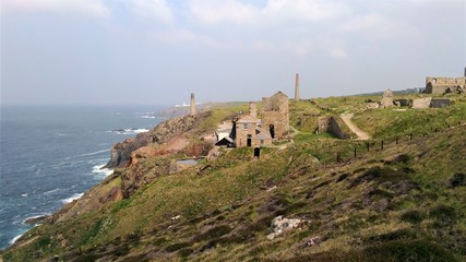 Fototapeta na wymiar Old tin mines in Cornwall