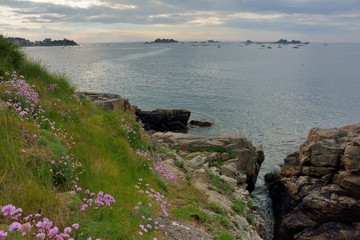 Vue sur la baie de Port-Blanc Penvénan en Bretagne