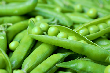 Green peas or peas (Latin Písum) cerebral. Ingredient for cooking, raw food and feed. Close-up.