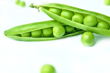 Green peas or peas (Latin Písum) cerebral. Ingredient for cooking, raw food and feed. Close-up.