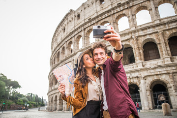 Fototapeta na wymiar Couple at Colosseum, Rome