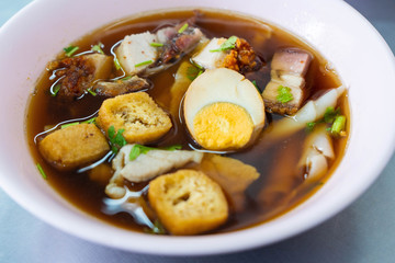 chinese roll noodles soup with pork and egg