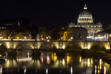 Fototapeta na wymiar St. Peter's Basilica in the night