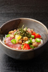 おくらと納豆のマグロ丼