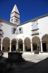 cloitre du monastère de piran, slovénie,