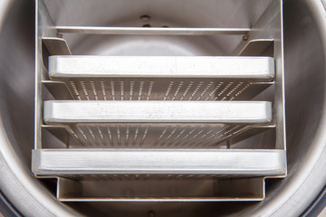 Horizontal sterilization system in dental office to clean medical instruments after use