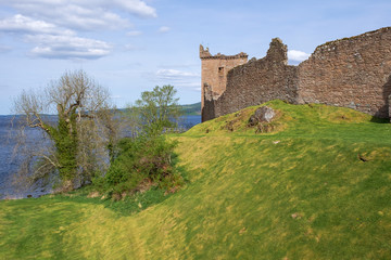 Fototapeta na wymiar Die Burg Urquhart am Loch Ness in Schottland