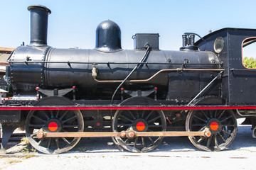 Naklejka premium Częściowy widok lokomotywy z boku