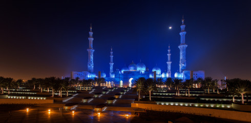 Fototapeta na wymiar Sheikh Zayed Grand Mosque.. Scheich-Zayid-Moschee..Abu Dhabi