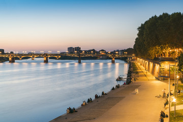 France, Haute-Garonne, Toulouse, Garonne River with Pont Saint Pierre and promenade in the evening light
