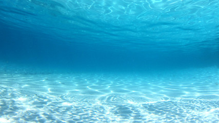 Fototapeta na wymiar Underwater clear blue sea