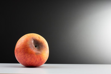 Faule Stelle am Apfel Stiel stelle - im Spotlight