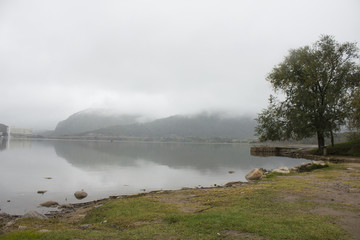 lago-niebla-bonito-san-luis-gris-argentina-paisaje