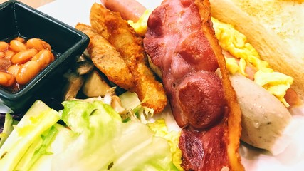Having English breakfast is always a very delight start of the day. Ham, beacon, beans, potato, sausage etc. Delicious!