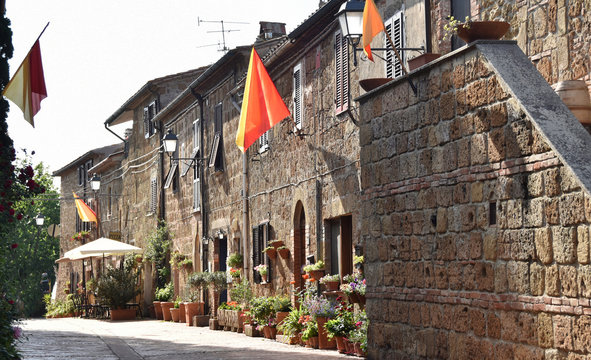 Sovana toscana case di tufo borgo medievale