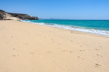 Fototapeta na wymiar Secluded white sand beach in Fuerteventura, Spain