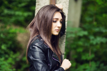 Naklejka premium girl posing in park