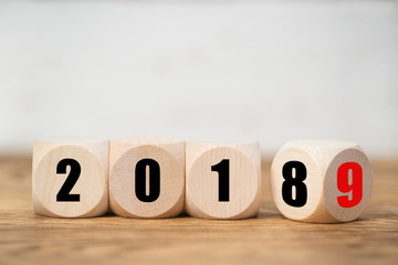 Würfel symbolisieren Jahreswechsel zwischen 2018 und 2019