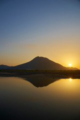 三上山からの朝日