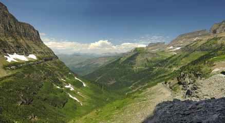 Fototapeta premium Panorama of Glacier National Park the Going to the Sun Highway and Highline Trail