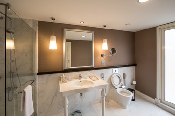 Fototapeta na wymiar white bathroom interior