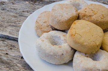 Polvorones mantecados and roscos de vino side view