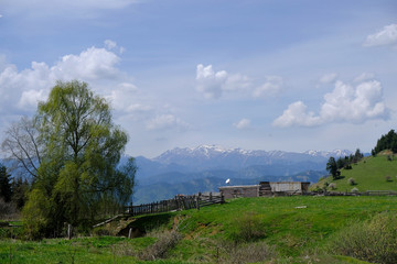 Gruzja, płaskowyż Dabadzveli - górska wioska © Iwona