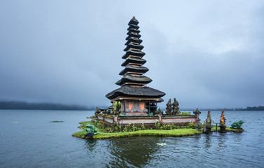 Fototapeta na wymiar Ulun Danu Beratan Temple, Bali ,Indonesia
