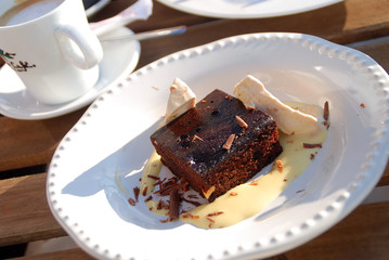BROWNI CON HELADO DE VAINILLA