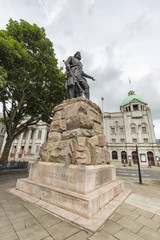 Fototapeta na wymiar ABERDEEN, UNITED KINGDOM - AUGUST 3: Low angle view of the William Wallace statue in the city of Aberdeen, United Kingdom on August 3, 2016.
