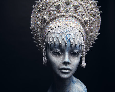 Head of mannequin in creative white metal kokoshnick with pearls