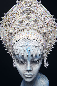 Head of mannequin in creative white metal kokoshnick with pearls