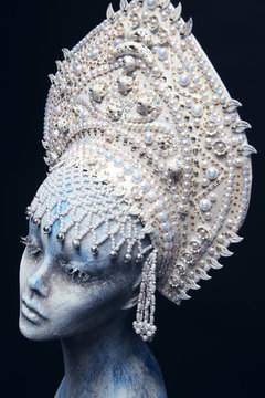 Head of mannequin in creative white metal kokoshnick with pearls