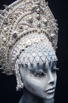 Head of mannequin in creative white metal kokoshnick with pearls