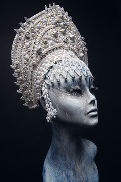 Head of mannequin in creative white metal kokoshnick with pearls