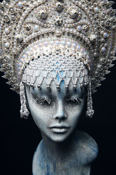 Head of mannequin in creative white metal kokoshnick with pearls