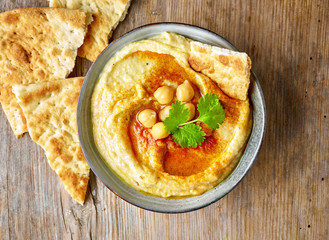 bowl of hummus
