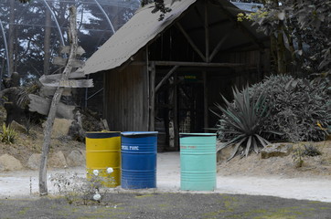 cabane et ses tonneaux