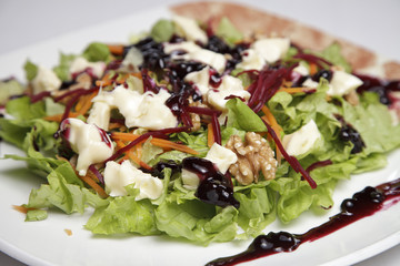 ensalada de queso y nueces