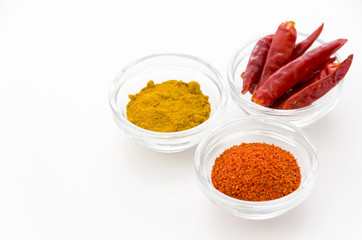 鷹の爪と一味唐辛子とカレーパウダー 