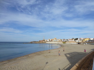 El cabo de Palos, cabo y poblacion de España en aguas del mar Mediterráneo que se encuentra en el municipio de Cartagena, en la Región de Murcia (España)