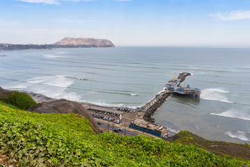 Naklejka premium View of Lima City's coastline and a pier