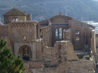 Teatro romano en Cartagena, ciudad espa&ntilde;ola  junto al mar Mediterr&aacute;neo en la comunidad aut&oacute;noma de la Regi&oacute;n de Murcia